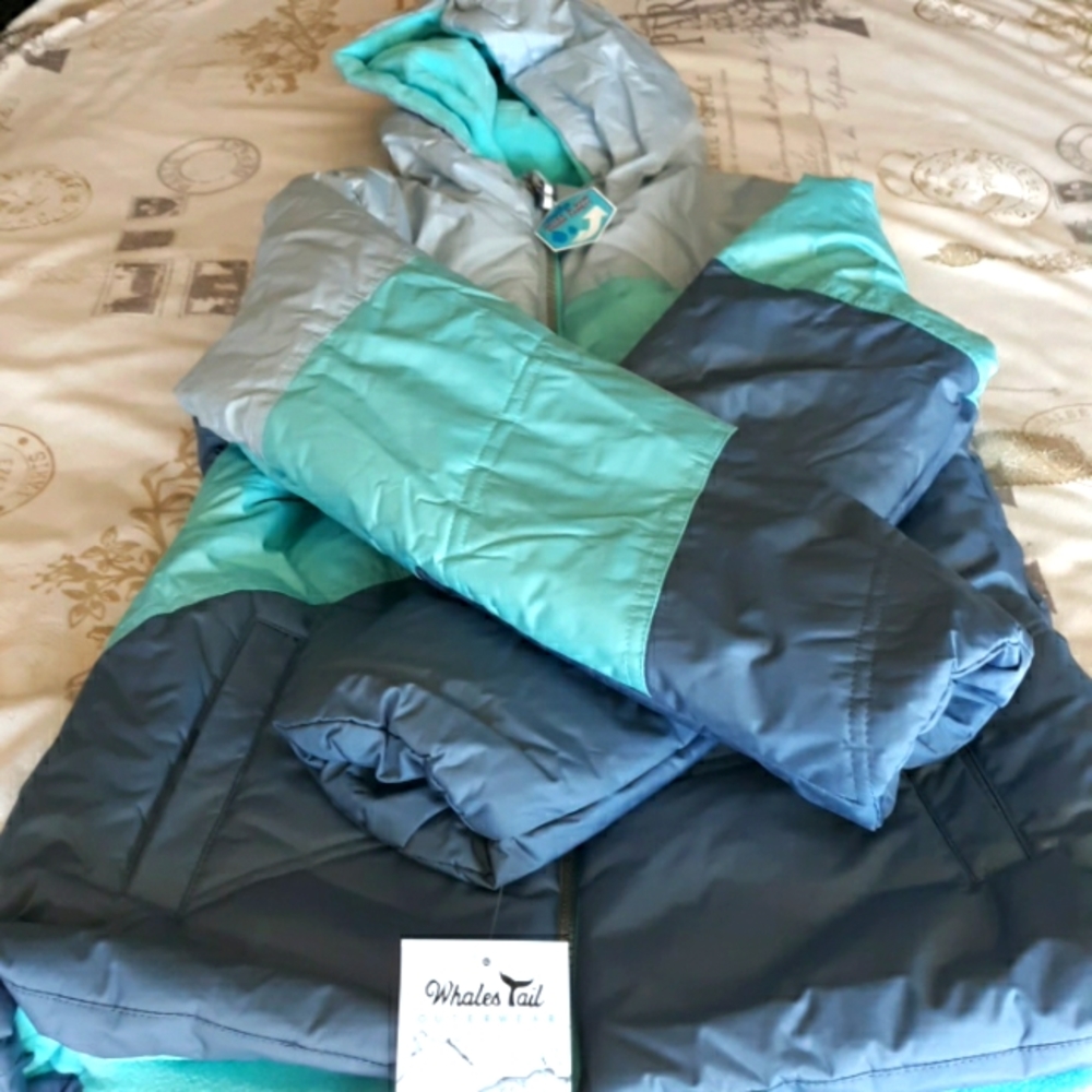 Whales tail jacket for girls